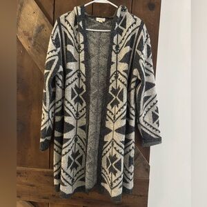Debut Gray and Cream Geometric Cardigan